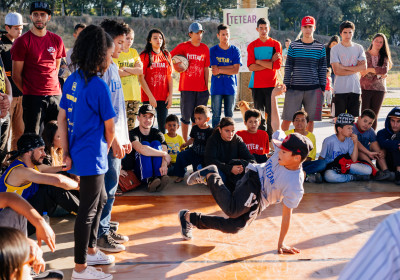 Projeto leva aulas de robtica, artes, dana e circo no contraturno escolar