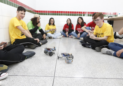 At robtica e tecnologia viram tema de aula em escolas pblicas